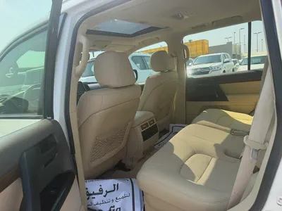 2017 Toyota Land Cruiser GXR fullopshin v6GCC Specs-6