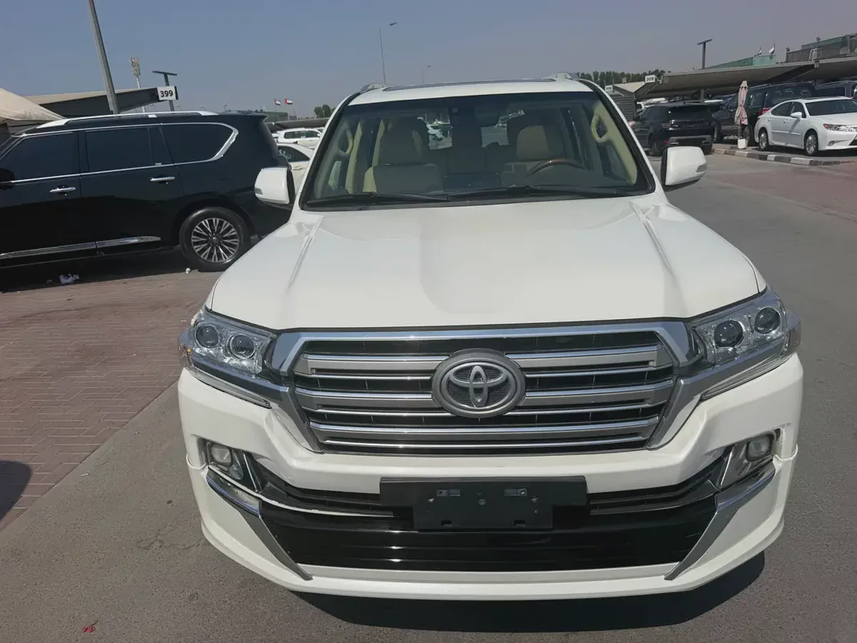 2017 Toyota Land Cruiser GXR fullopshin v6GCC Specs