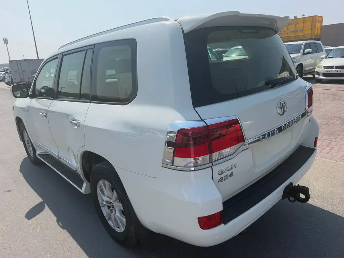 2017 Toyota Land Cruiser GXR fullopshin v6GCC Specs-3-3