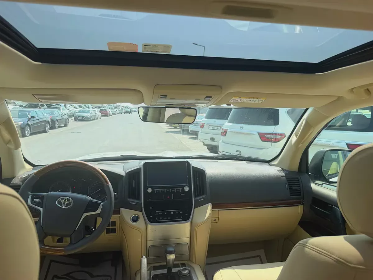 2017 Toyota Land Cruiser GXR fullopshin v6GCC Specs-4-4