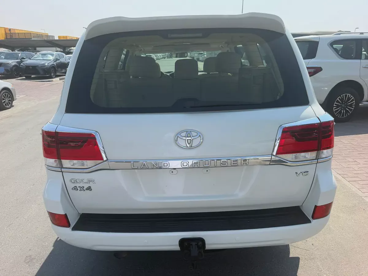 2017 Toyota Land Cruiser GXR fullopshin v6GCC Specs-7-7