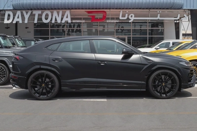 Lamborghini Urus Standard Japanese Specs -| 8,000km | Under Warranty | 2022-6