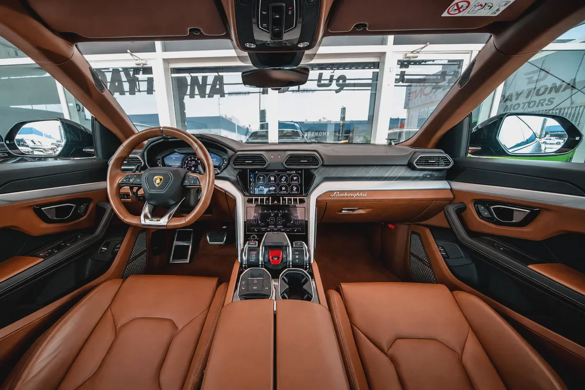 Lamborghini Urus Standard Japanese Specs -| 8,000km | Under Warranty | 2022-10-10