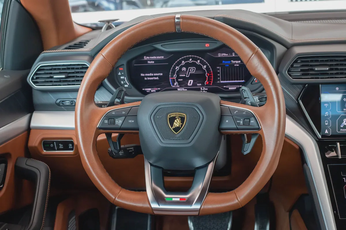 Lamborghini Urus Standard Japanese Specs -| 8,000km | Under Warranty | 2022-11-11