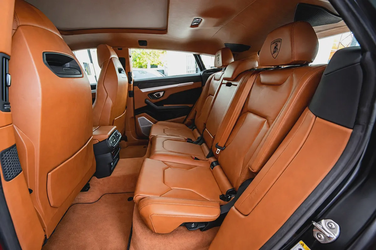 Lamborghini Urus Standard Japanese Specs -| 8,000km | Under Warranty | 2022-12-12