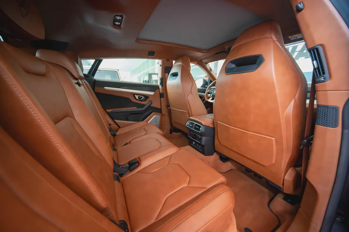 Lamborghini Urus Standard Japanese Specs -| 8,000km | Under Warranty | 2022-13-13