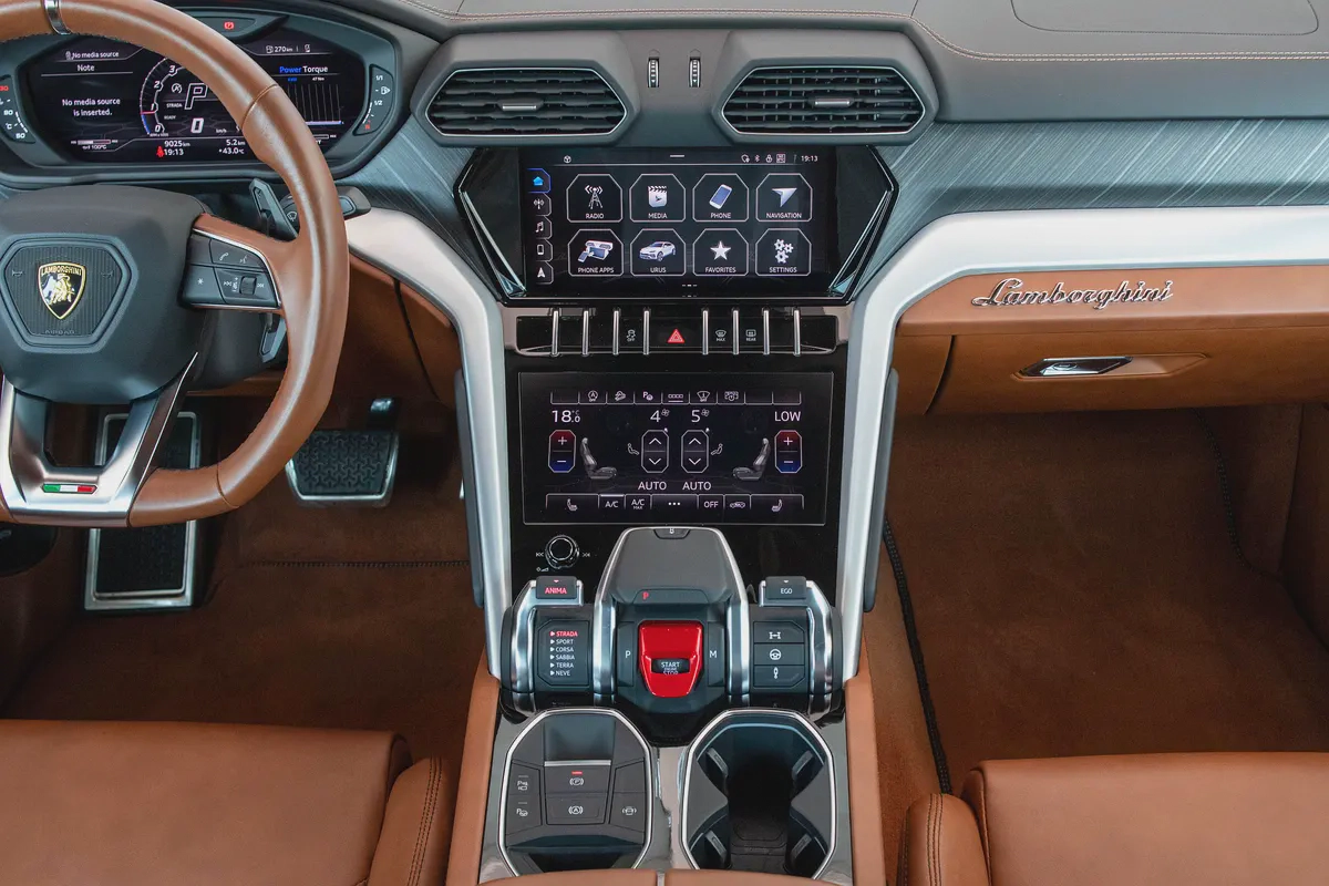 Lamborghini Urus Standard Japanese Specs -| 8,000km | Under Warranty | 2022-16-16