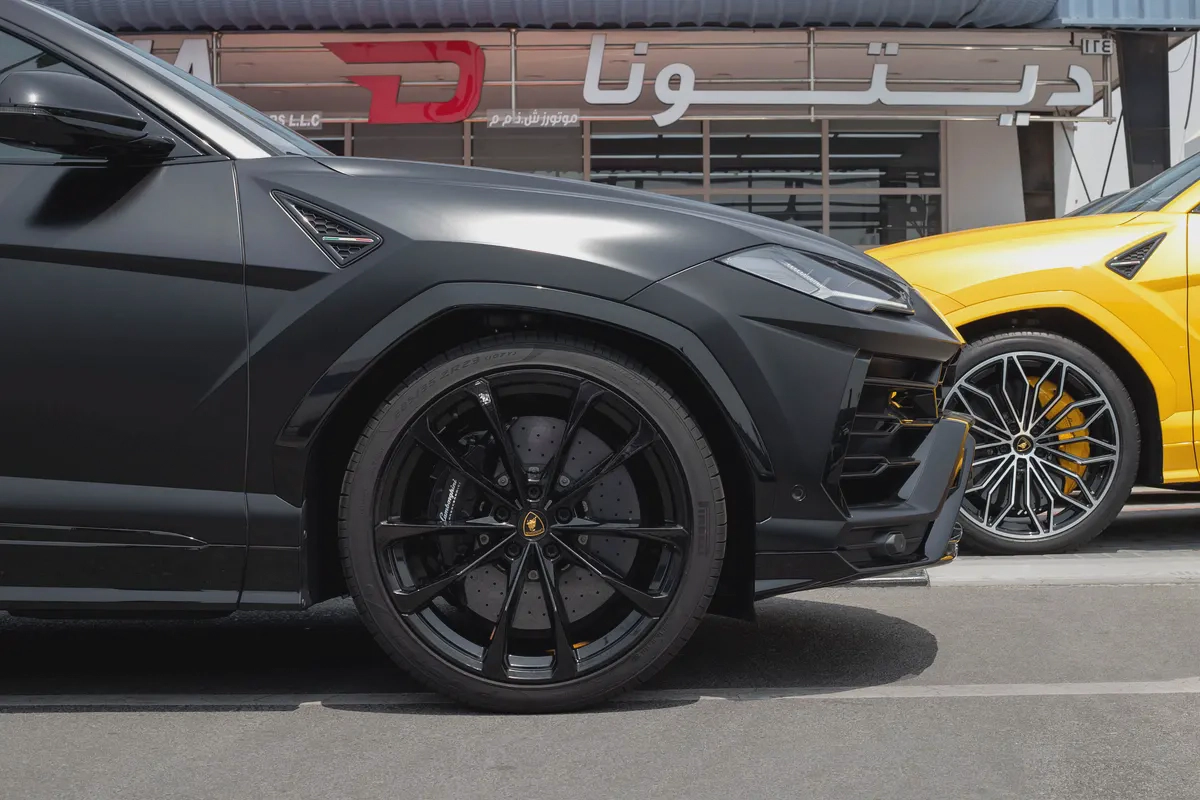 Lamborghini Urus Standard Japanese Specs -| 8,000km | Under Warranty | 2022-7-7