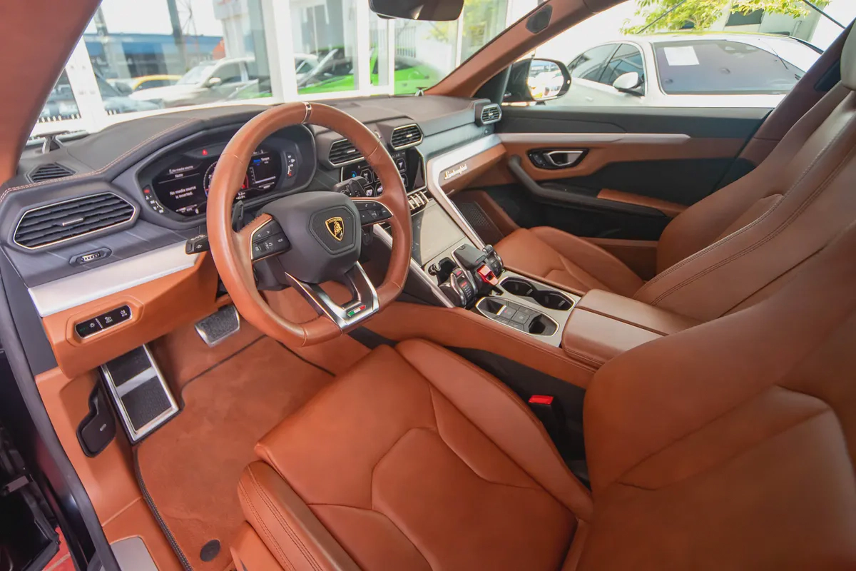 Lamborghini Urus Standard Japanese Specs -| 8,000km | Under Warranty | 2022-8-8