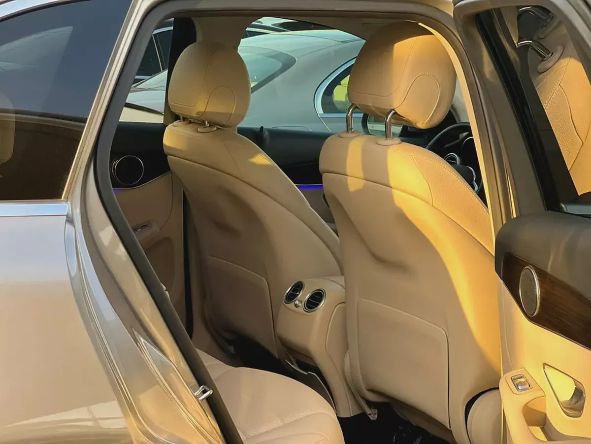 Mercedes-Benz GLC 300 2022 - American Specs-9-9