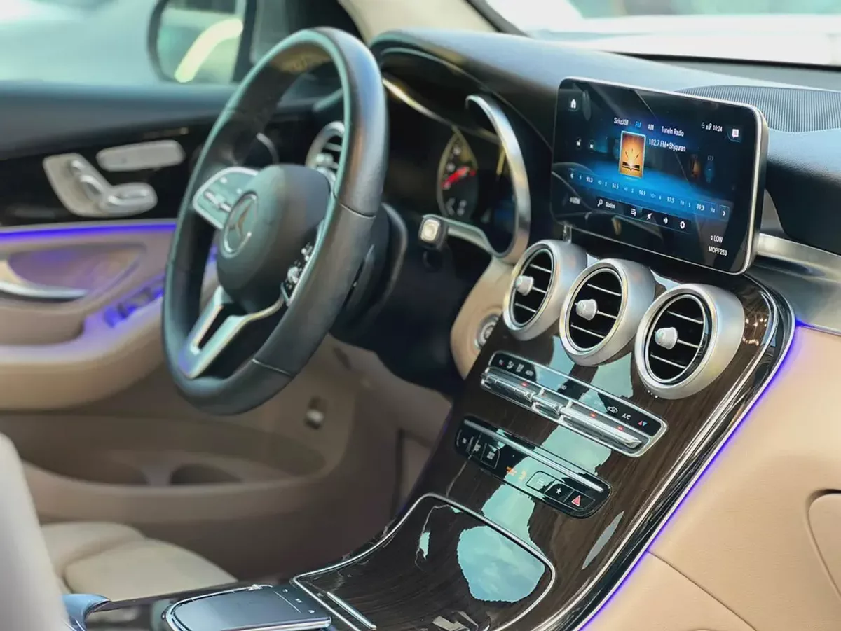Mercedes-Benz GLC 300 2022 - American Specs-16-16