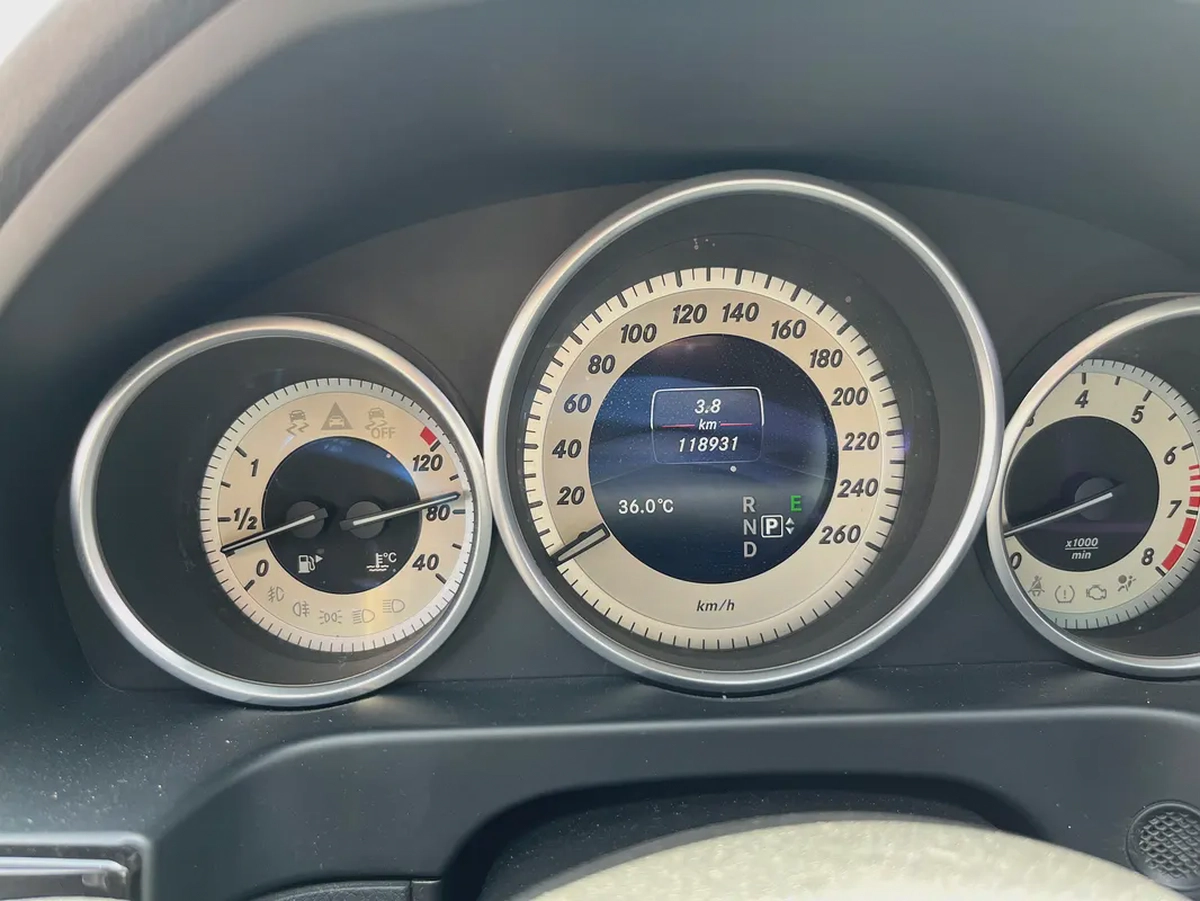 Mercedes-Benz E 300 4MATIC 2015 - Korean Specs - GCC Car-13-13