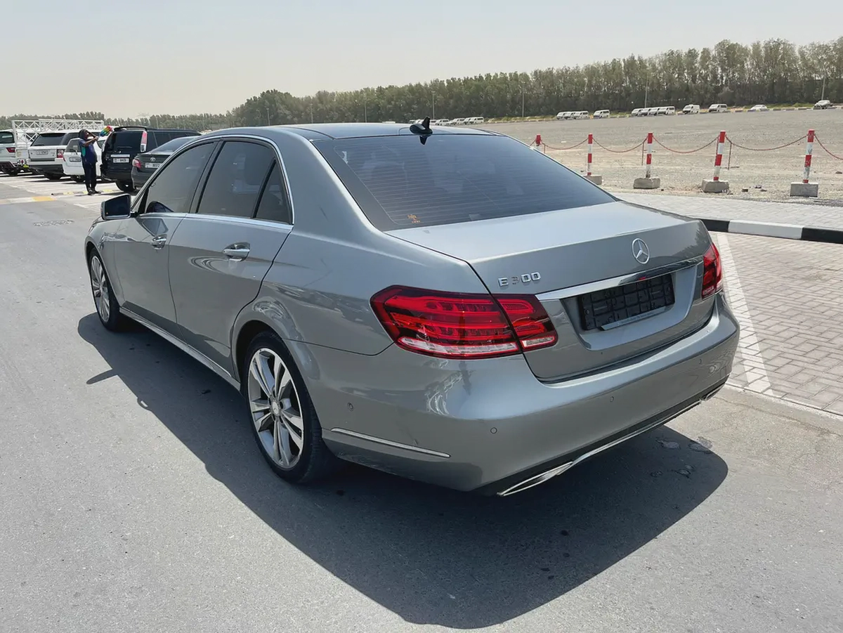 Mercedes-Benz E 300 4MATIC 2015 - Korean Specs - GCC Car-3-3