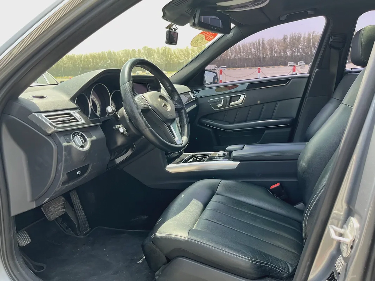 Mercedes-Benz E 300 4MATIC 2015 - Korean Specs - GCC Car-6-6