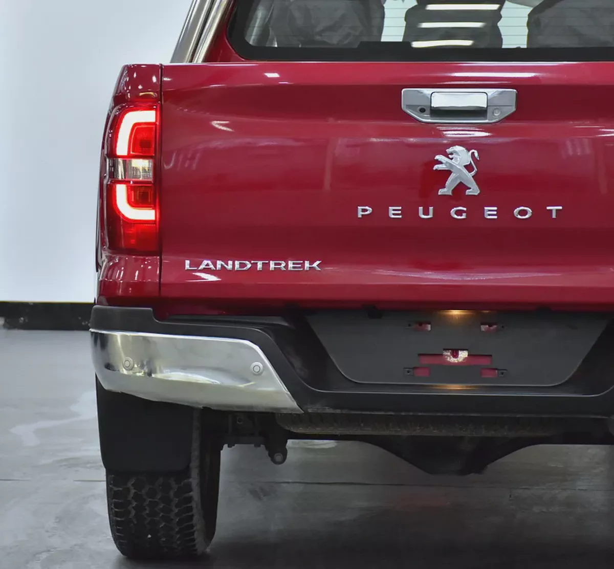 AED 1,081 EMi for 5Yrs | Peugeot Landtrek 4WD ( 2023 Model ) in Red Color GCC Specs-8-8