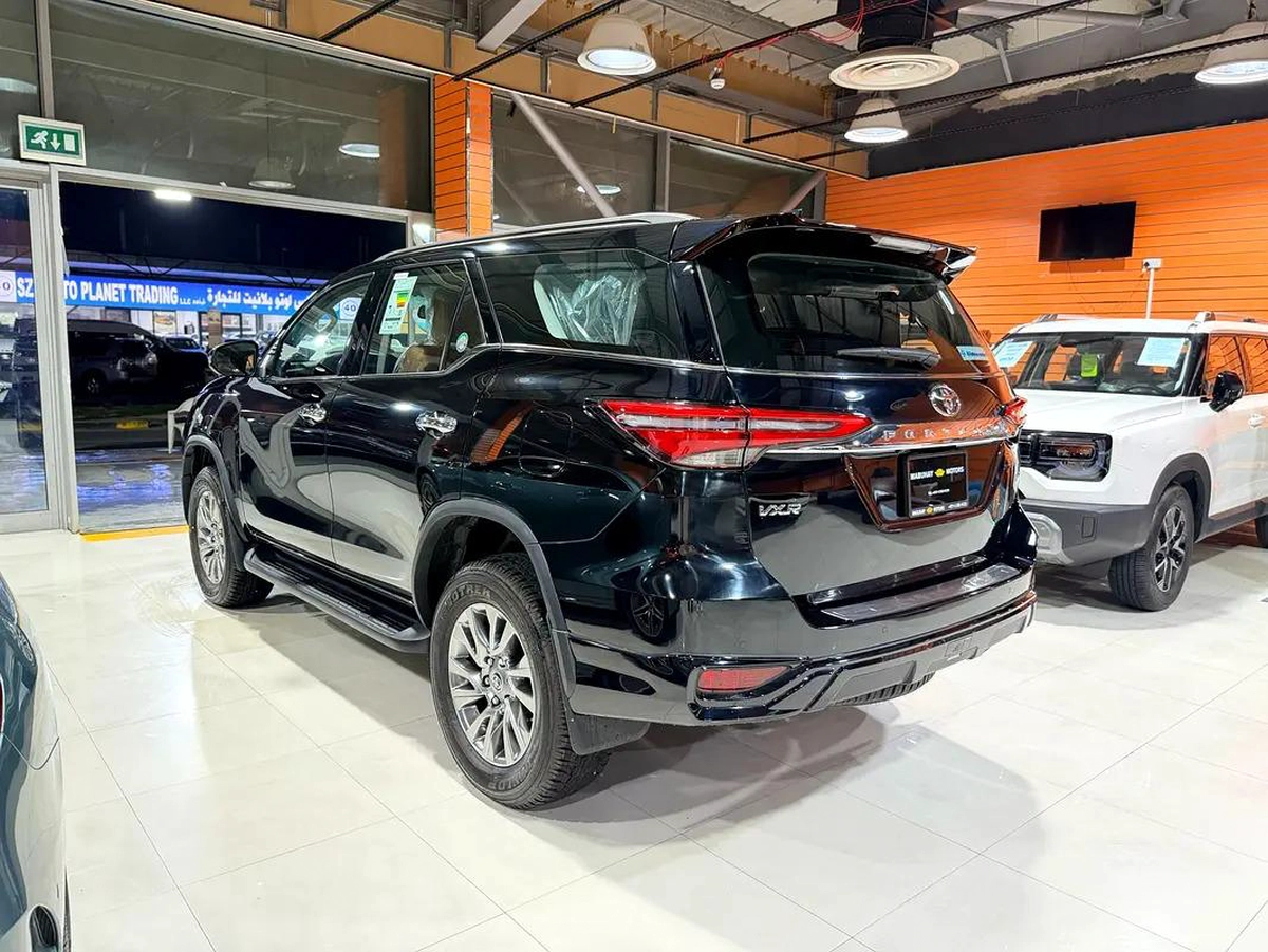 Toyota Fortuner VXR 2025 0km - GCC Specs with 5 years warranty from the dealer-5-5