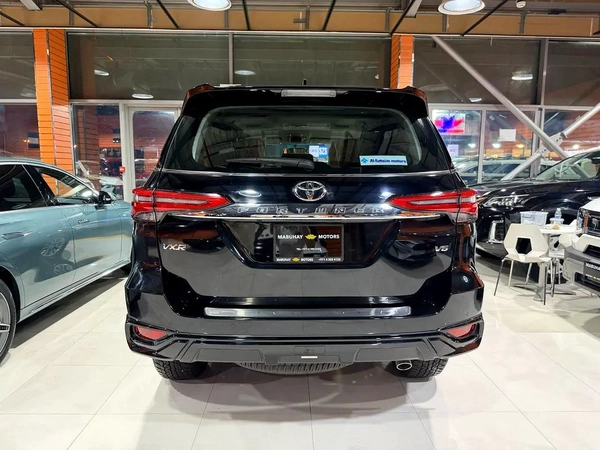 Toyota Fortuner VXR 2025 0km - GCC Specs with 5 years warranty from the dealer