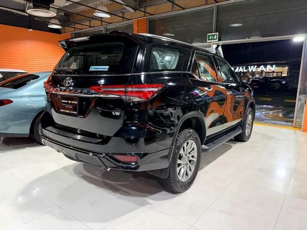 Toyota Fortuner VXR 2025 0km - GCC Specs with 5 years warranty from the dealer