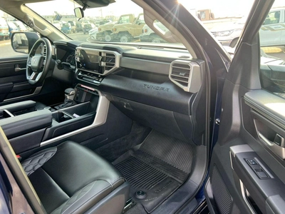 Toyota Tundra 2024 Toyota Tundra Crewmax SR5 - 3.4L V6  - AWD 4x4 - Rear Camera - Leather Seat - Low Mileage-11