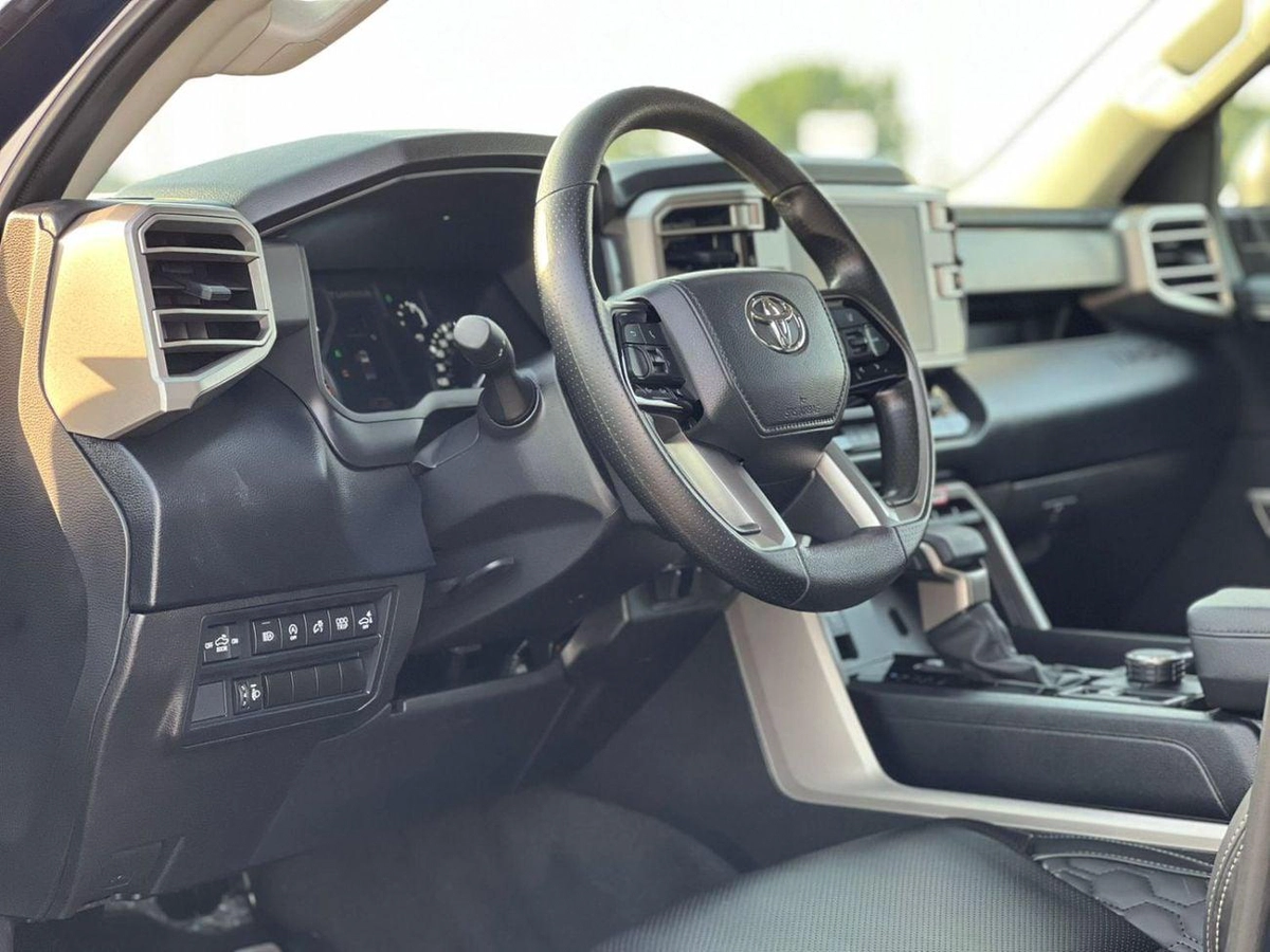 Toyota Tundra 2024 Toyota Tundra Crewmax SR5 - 3.4L V6  - AWD 4x4 - Rear Camera - Leather Seat - Low Mileage-9-0