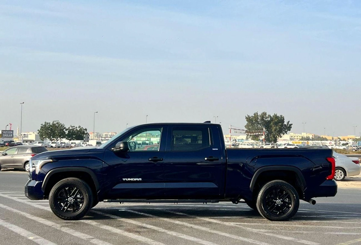 Toyota Tundra 2024 Toyota Tundra Crewmax SR5 - 3.4L V6  - AWD 4x4 - Rear Camera - Leather Seat - Low Mileage-3-0