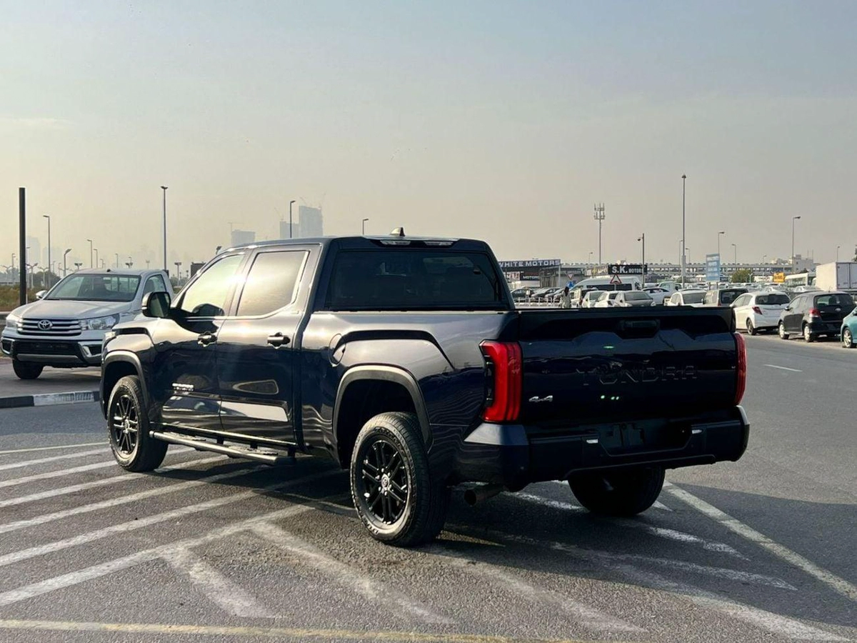 Toyota Tundra 2024 Toyota Tundra Crewmax SR5 - 3.4L V6  - AWD 4x4 - Rear Camera - Leather Seat - Low Mileage-4-0