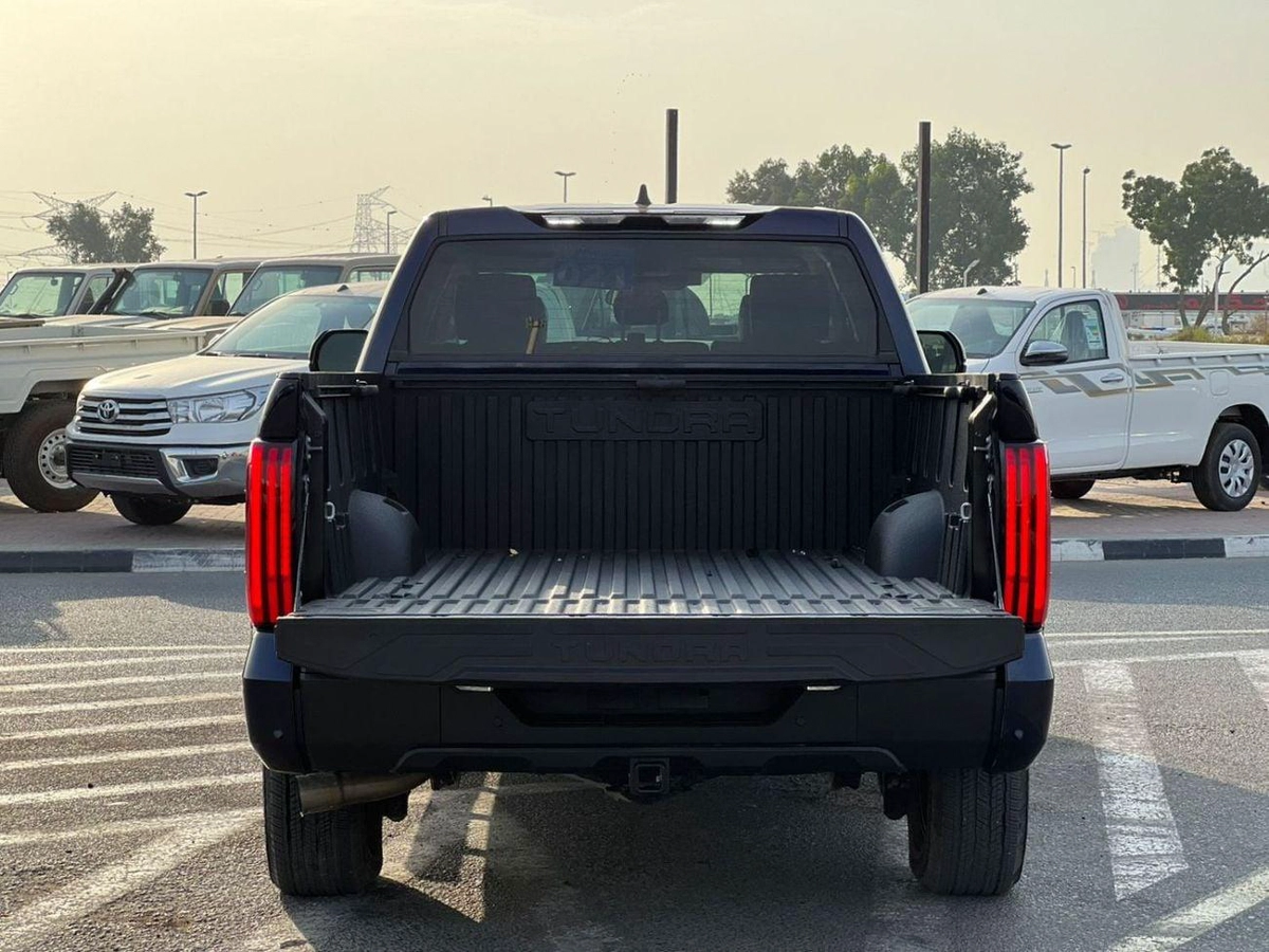Toyota Tundra 2024 Toyota Tundra Crewmax SR5 - 3.4L V6  - AWD 4x4 - Rear Camera - Leather Seat - Low Mileage-6-0