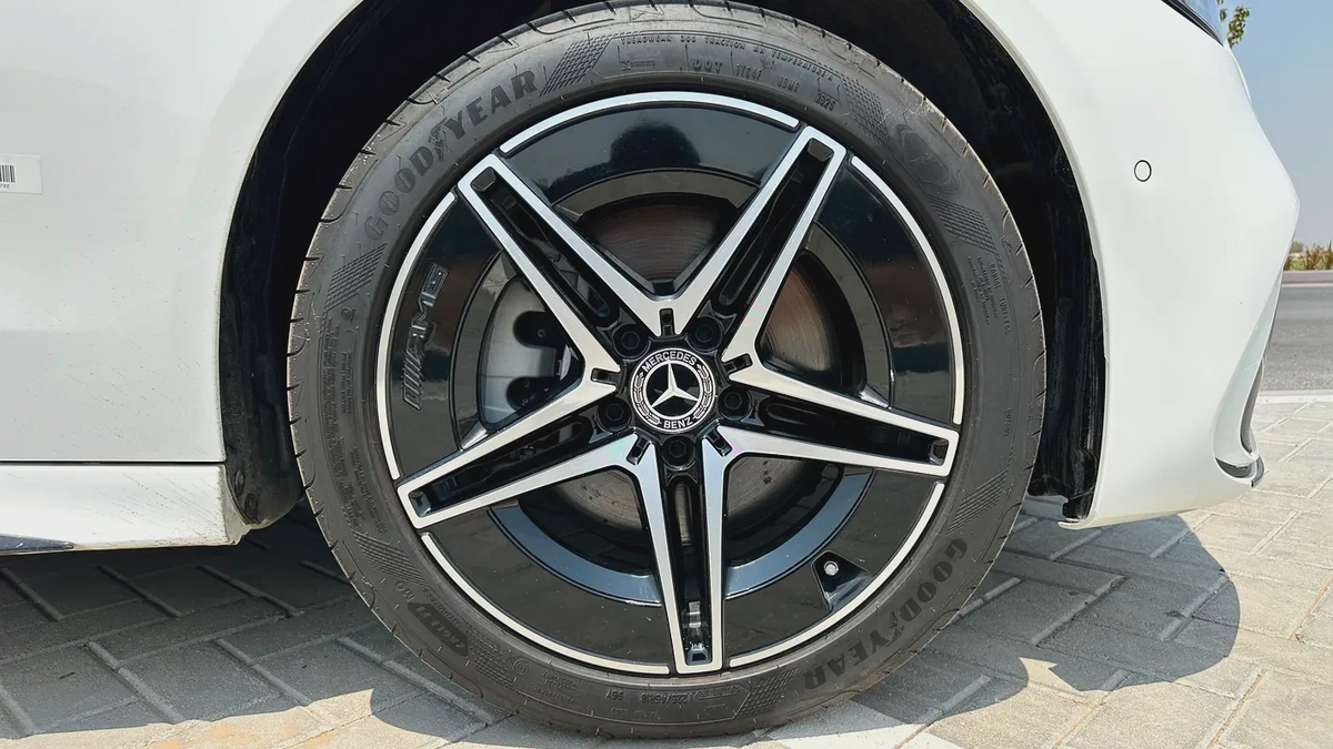 full option engain size 1.5 turbo with 14 languages including Arabic and English accident free-1-1