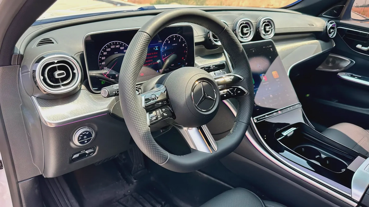 full option engain size 1.5 turbo with 14 languages including Arabic and English accident free-18-18