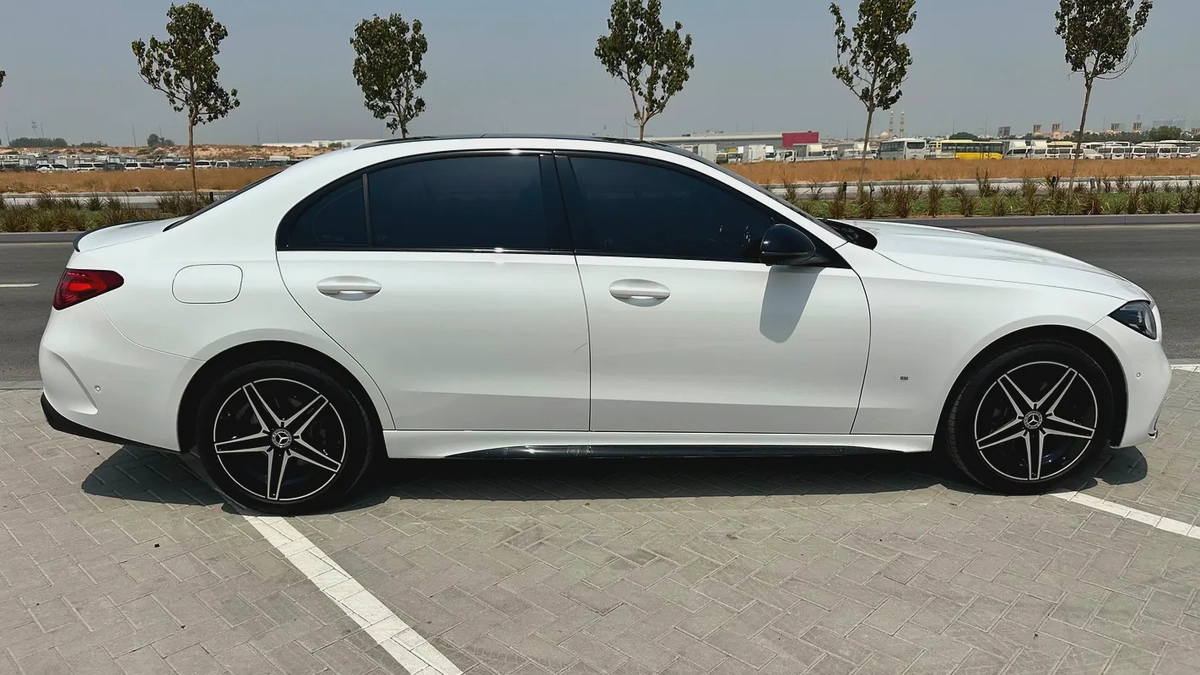 full option engain size 1.5 turbo with 14 languages including Arabic and English accident free-4-4