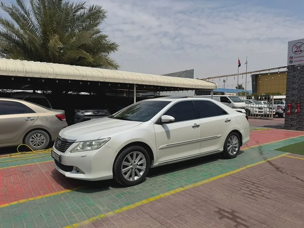 Toyota Aurion Limited 2014 - GCC Specs - Well Maintained