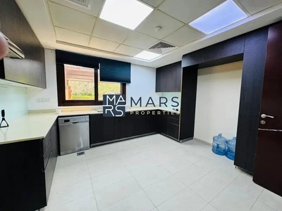 Middle Unit | Prime Location | Ready To Move-9