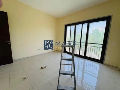 Middle Unit | Prime Location | Ready To Move-16