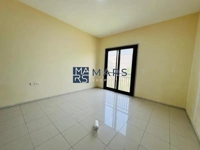 Middle Unit | Prime Location | Ready To Move-18