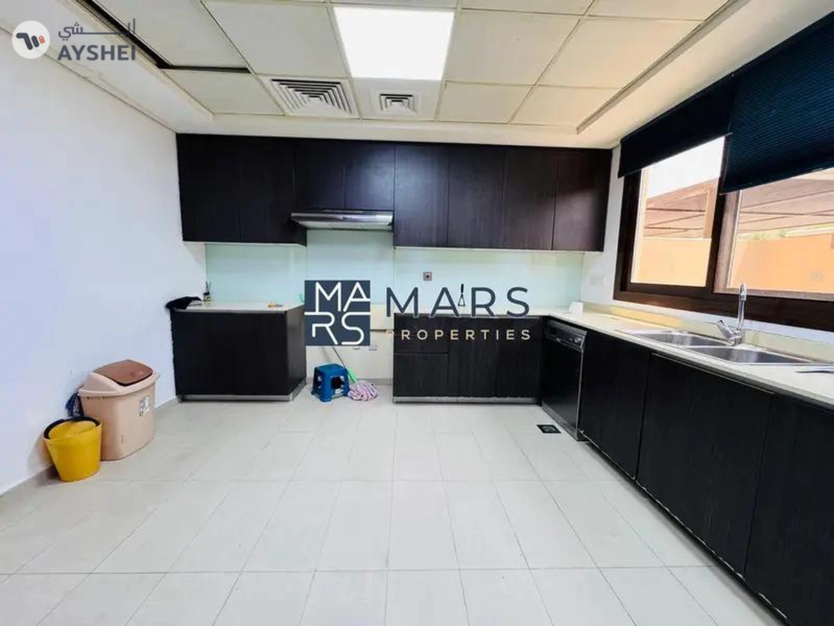 Middle Unit | Prime Location | Ready To Move-10-10