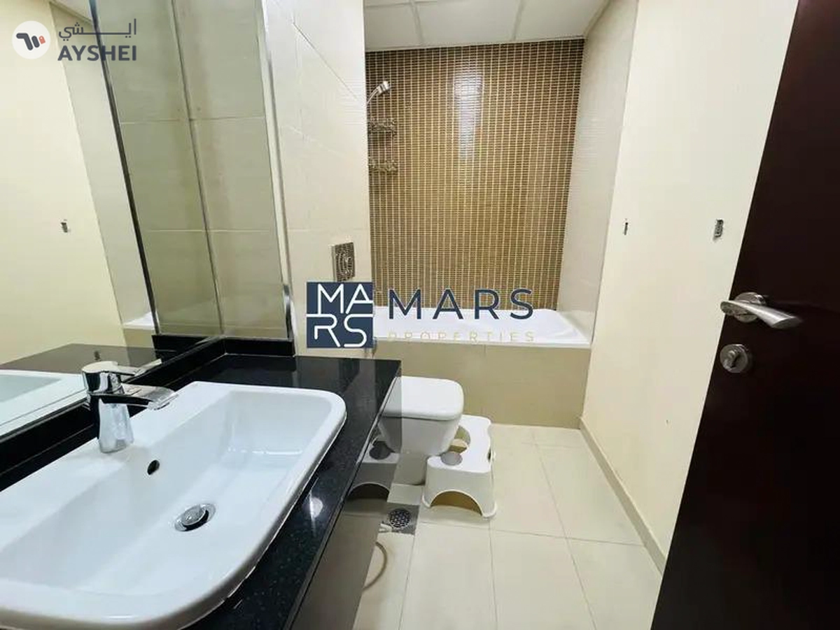 Middle Unit | Prime Location | Ready To Move-13-13