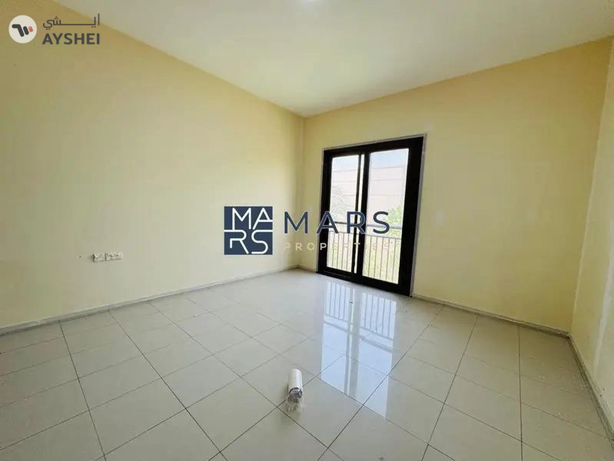 Middle Unit | Prime Location | Ready To Move-18-18