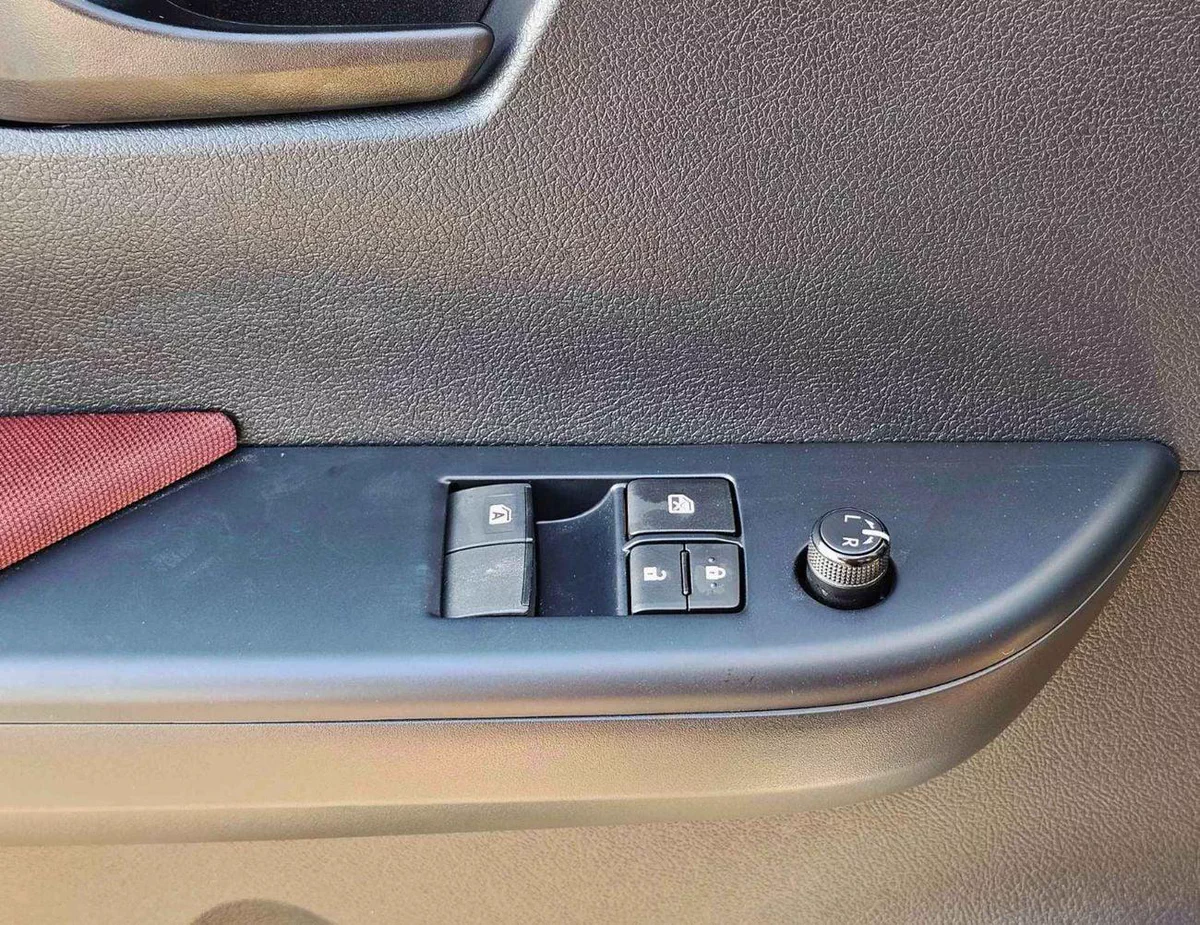 Toyota Hilux GL SINGLE CABIN BASIC / 5 + 2 HOOKS LONG BODY / 2.4L DIESEL M/T / PWR WINDOWS (CODE # DMSC)-13-0