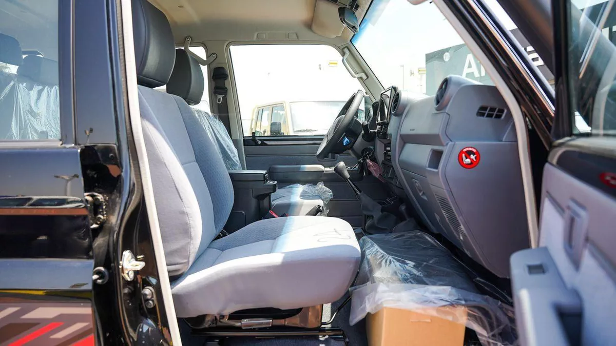 Toyota Land Cruiser 70 LC76 LX LC76 4L PTR 26 YM MT MID-9-0