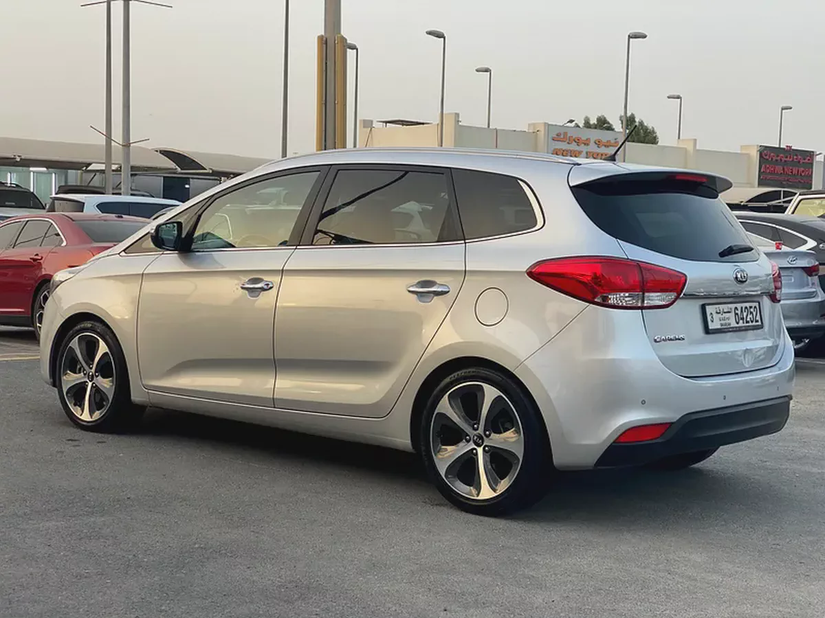 Kia Carens 2015 Silver-10-10