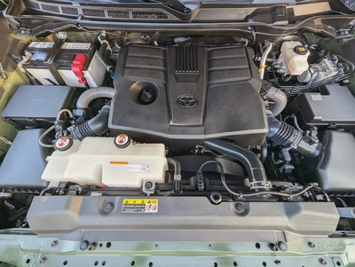 TOYOTA TUNDRA 2023 CREWMAX SR5 IN EXCELLENT CONDITION-10
