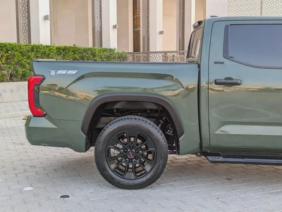 TOYOTA TUNDRA 2023 CREWMAX SR5 IN EXCELLENT CONDITION-11