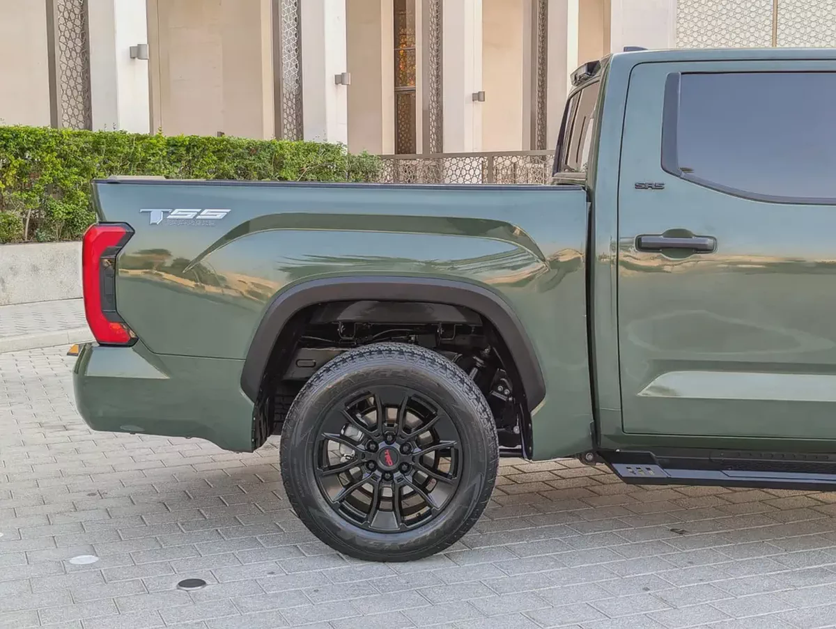 TOYOTA TUNDRA 2023 CREWMAX SR5 IN EXCELLENT CONDITION-11-11