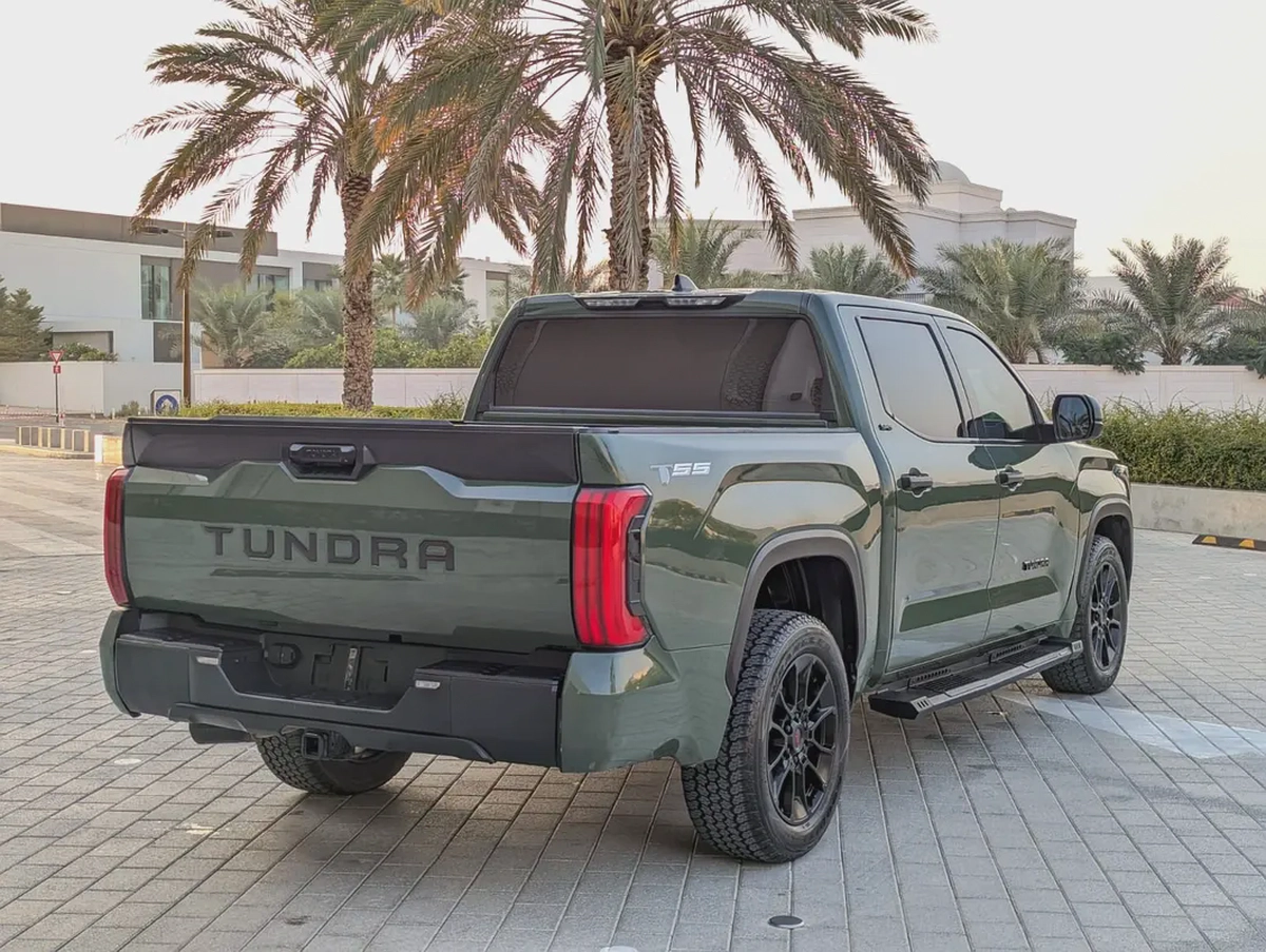 TOYOTA TUNDRA 2023 CREWMAX SR5 IN EXCELLENT CONDITION-14-14