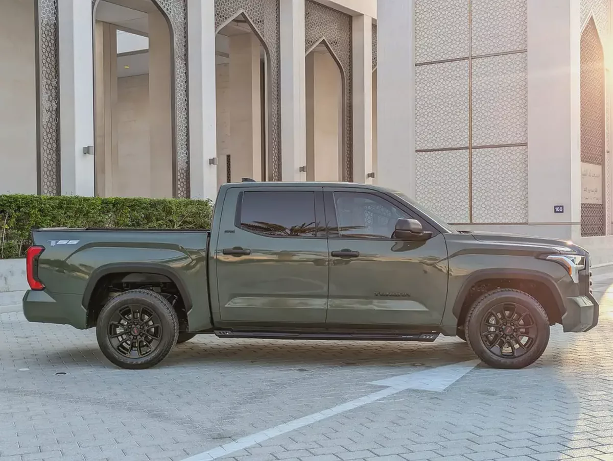 TOYOTA TUNDRA 2023 CREWMAX SR5 IN EXCELLENT CONDITION-15-15