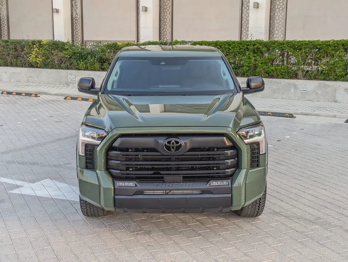 TOYOTA TUNDRA 2023 CREWMAX SR5 IN EXCELLENT CONDITION-17-17