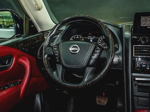 2022 ll  Nissan patrol V8 400Hp ll Gcc ll Full option Platinum Le
