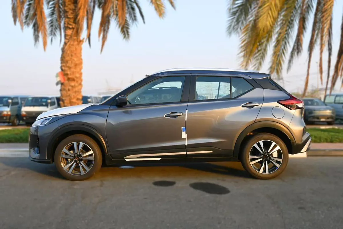 Nissan Kicks – Stylish SUV with Brown Interior-4-4