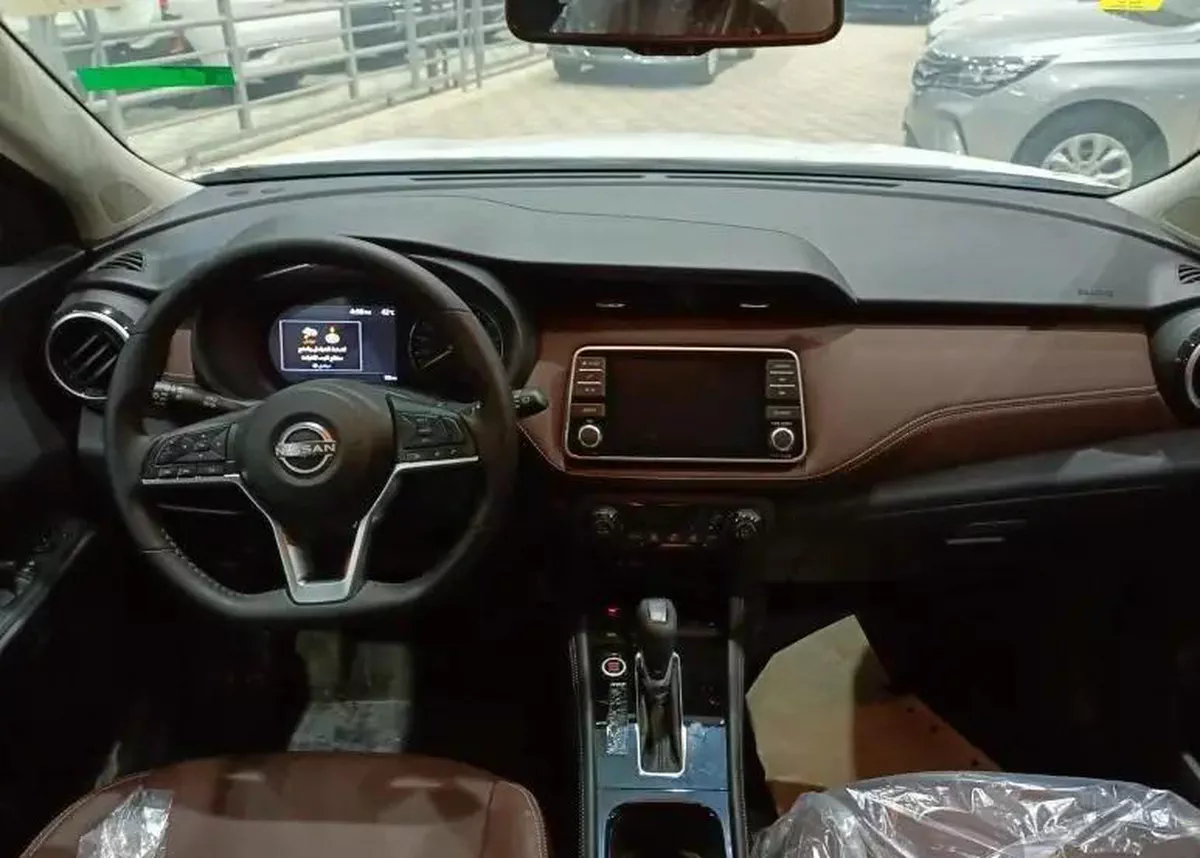 Nissan Kicks – Stylish SUV with Brown Interior-3-3