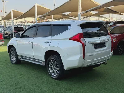 Mitsubishi Montero Sport -2019-GLS -4WD Medium Line - GCC -FREE ACCIDENT—ORIGINAL PAINT-4